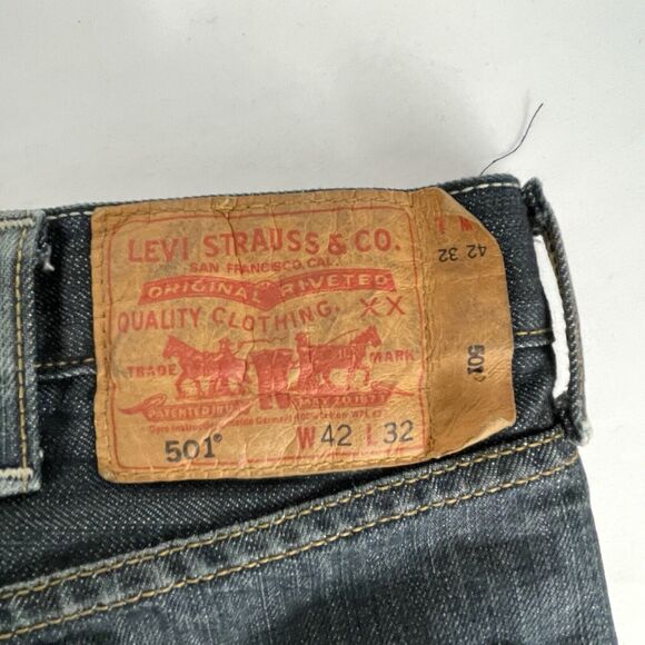 Levi's 501 Button Fly Straight Leg Men's Jeans 42x32 - Picture 7 of 10